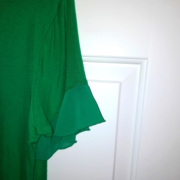 Chacha Vente green shirt with sheer flutter sleeve and hem sz. M New With Tags - Picture 5 of 6